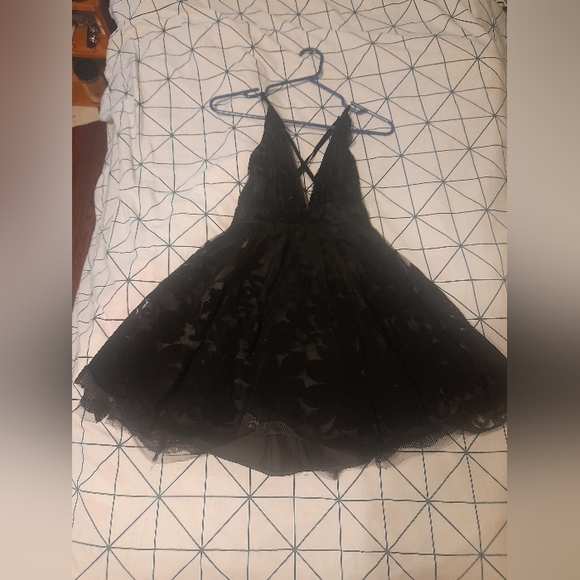 Chelsea By Honey - Flock Velvet Flower Mini Dress - SZ: XS - Black - Brand New - Picture 5 of 11